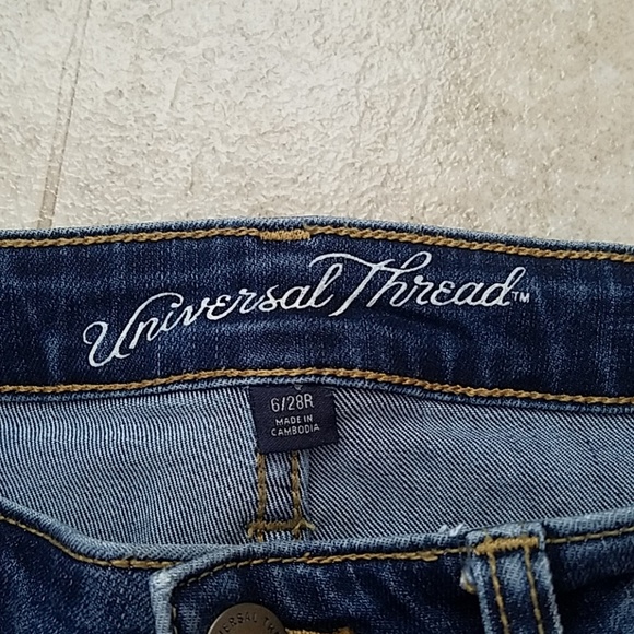 Universal Thread Medium Wash Jeans - Picture 4 of 4